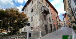 AMPIA PORZIONE DI CASA DA RISTRUTTURARE