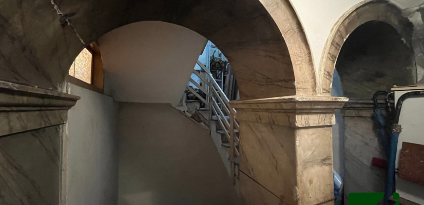 AMPIA PORZIONE DI CASA DA RISTRUTTURARE