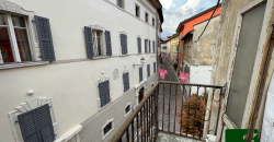 AMPIA PORZIONE DI CASA DA RISTRUTTURARE