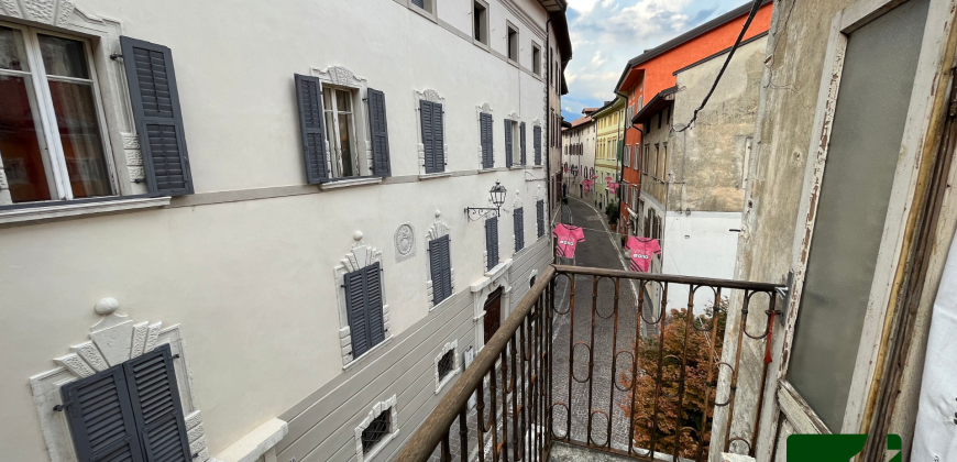 AMPIA PORZIONE DI CASA DA RISTRUTTURARE