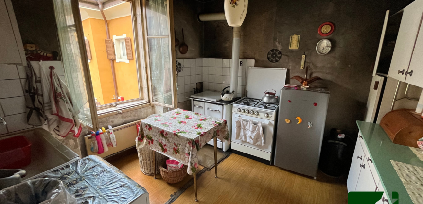AMPIA PORZIONE DI CASA DA RISTRUTTURARE