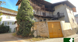 PORZIONE DI CASA DA RISTRUTTURARE