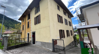 SPLENDIDA PORZIONE DI CASA CON TRE APPARTAMENTI