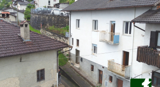 PORZIONE DI CASA CON ORTO