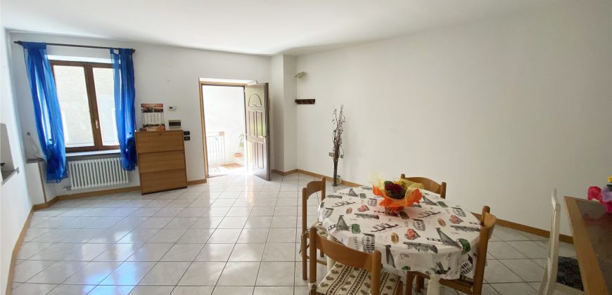 PORZIONE DI CASA CON GARAGE