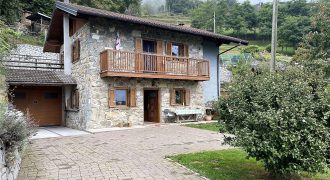 CASA SINGOLA CON AMPIO GIARDINO