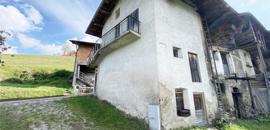 PORZIONE DI CASA CON GIARDINO
