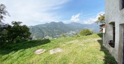 PORZIONE DI CASA CON GIARDINO