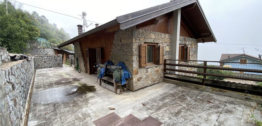 CASA SINGOLA CON AMPIO GIARDINO