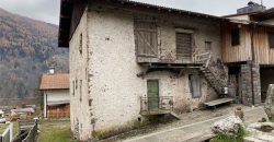 PORZIONE DI CASA DA RISTRUTTURARE CON GIARDINO