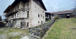 PORZIONE DI CASA DA RISTRUTTURARE CON GIARDINO