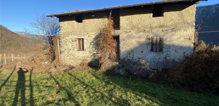 CASA SINGOLA DA RISTRUTTURARE CON GIARDINO