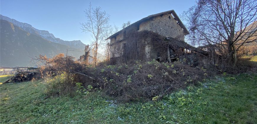 CASA SINGOLA DA RISTRUTTURARE CON GIARDINO