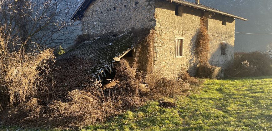 CASA SINGOLA DA RISTRUTTURARE CON GIARDINO