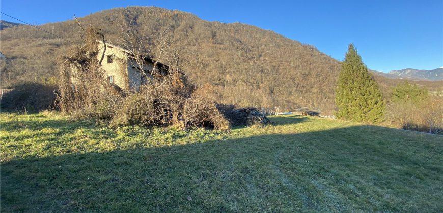 CASA SINGOLA DA RISTRUTTURARE CON GIARDINO