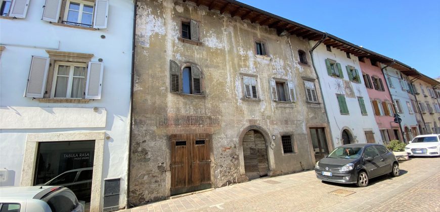 PORZIONE DI CASA IN CENTRO STORICO