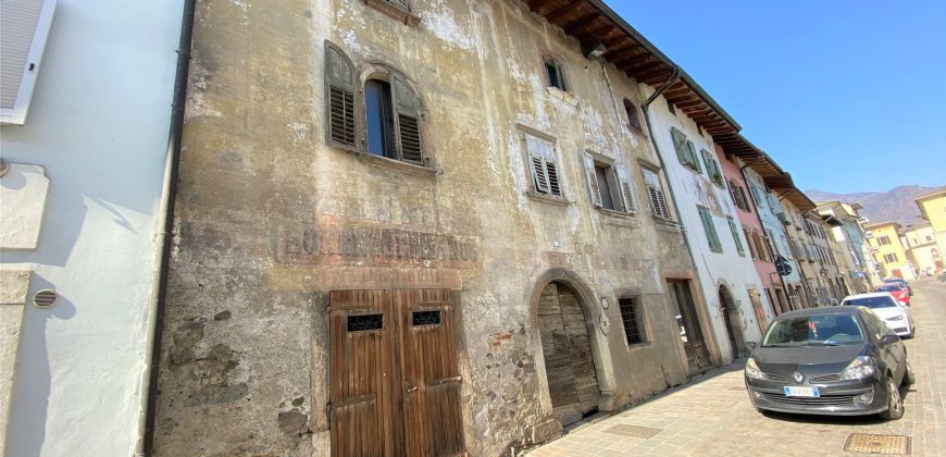 PORZIONE DI CASA IN CENTRO STORICO