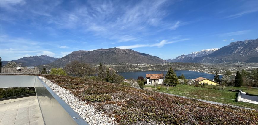 TRE STANZE CON TERRAZZO VISTA LAGO