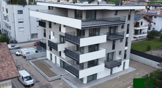 NUOVO APPARTAMENTO TRE STANZE CON GIARDINO