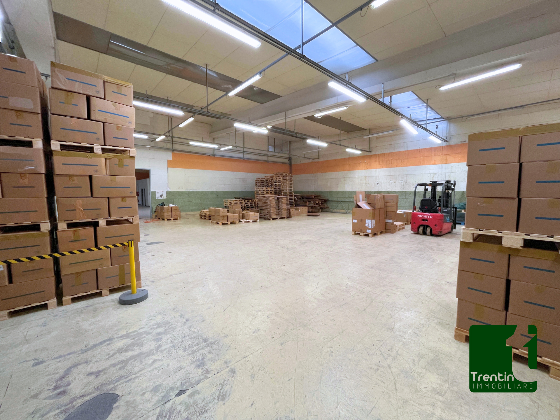 CAPANNONE E MAGAZZINO CON PIAZZALE FRONTE STRADA