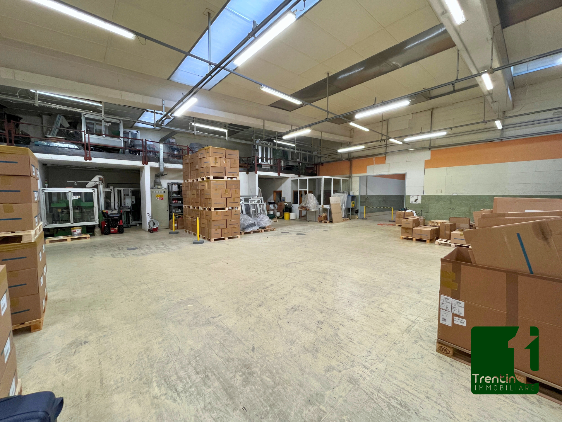 CAPANNONE E MAGAZZINO CON PIAZZALE FRONTE STRADA