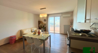 LUMINOSO DUE STANZE CON GARAGE