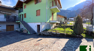 DUE STANZE DA RISTRUTTURARE CON GIARDINO