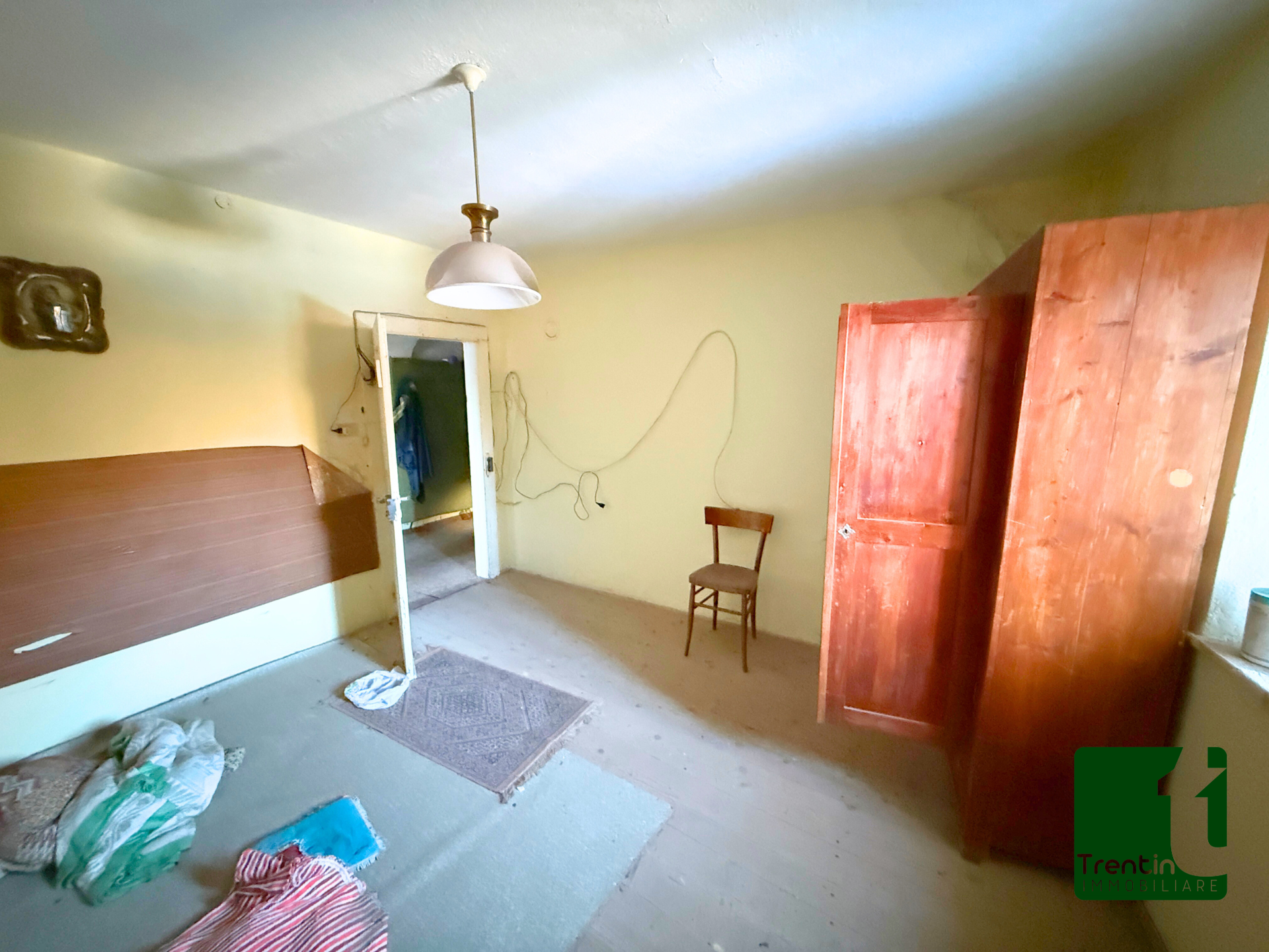 PORZIONE DI CASA DA RISTRUTTURARE