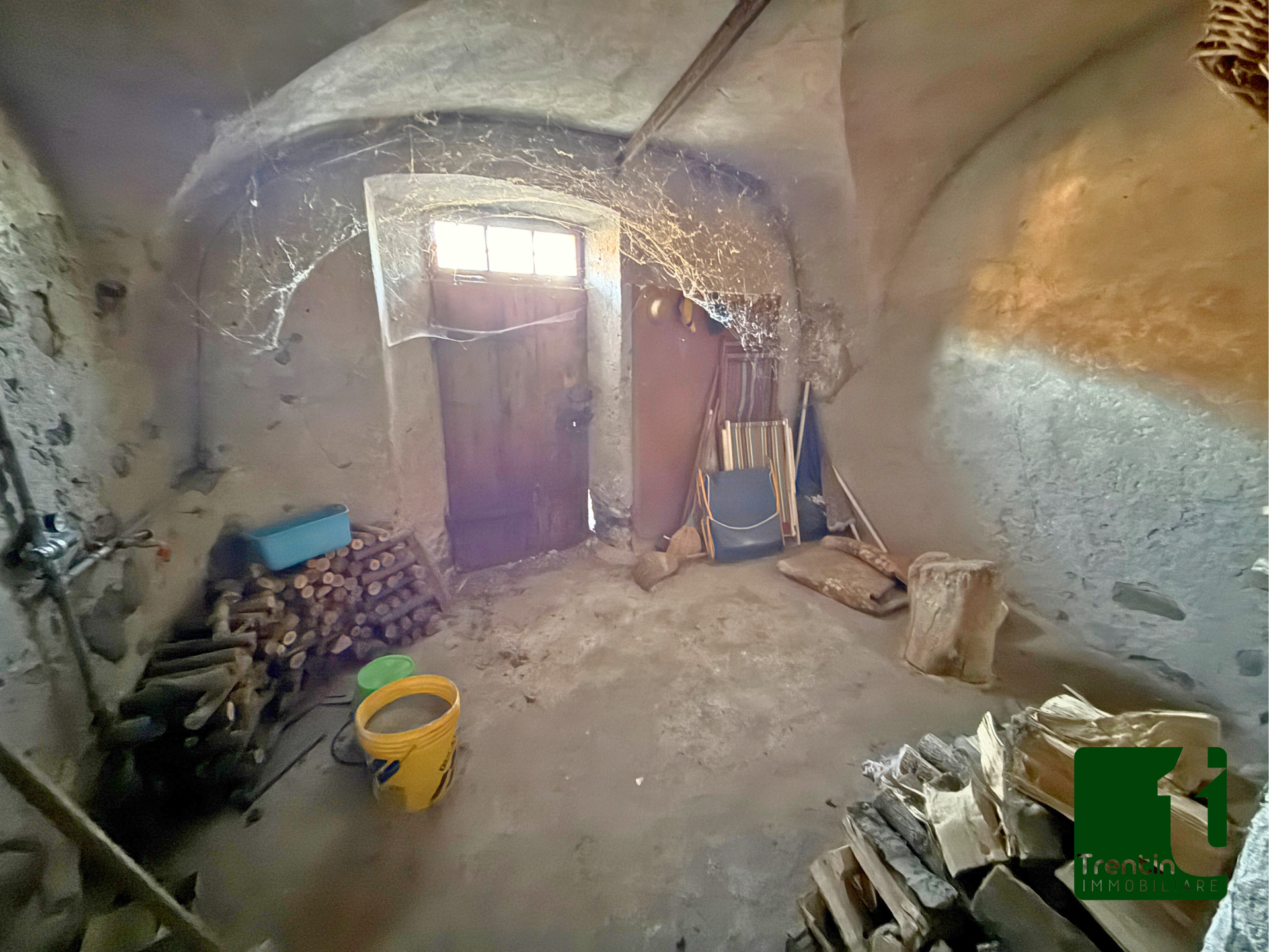 PORZIONE DI CASA DA RISTRUTTURARE