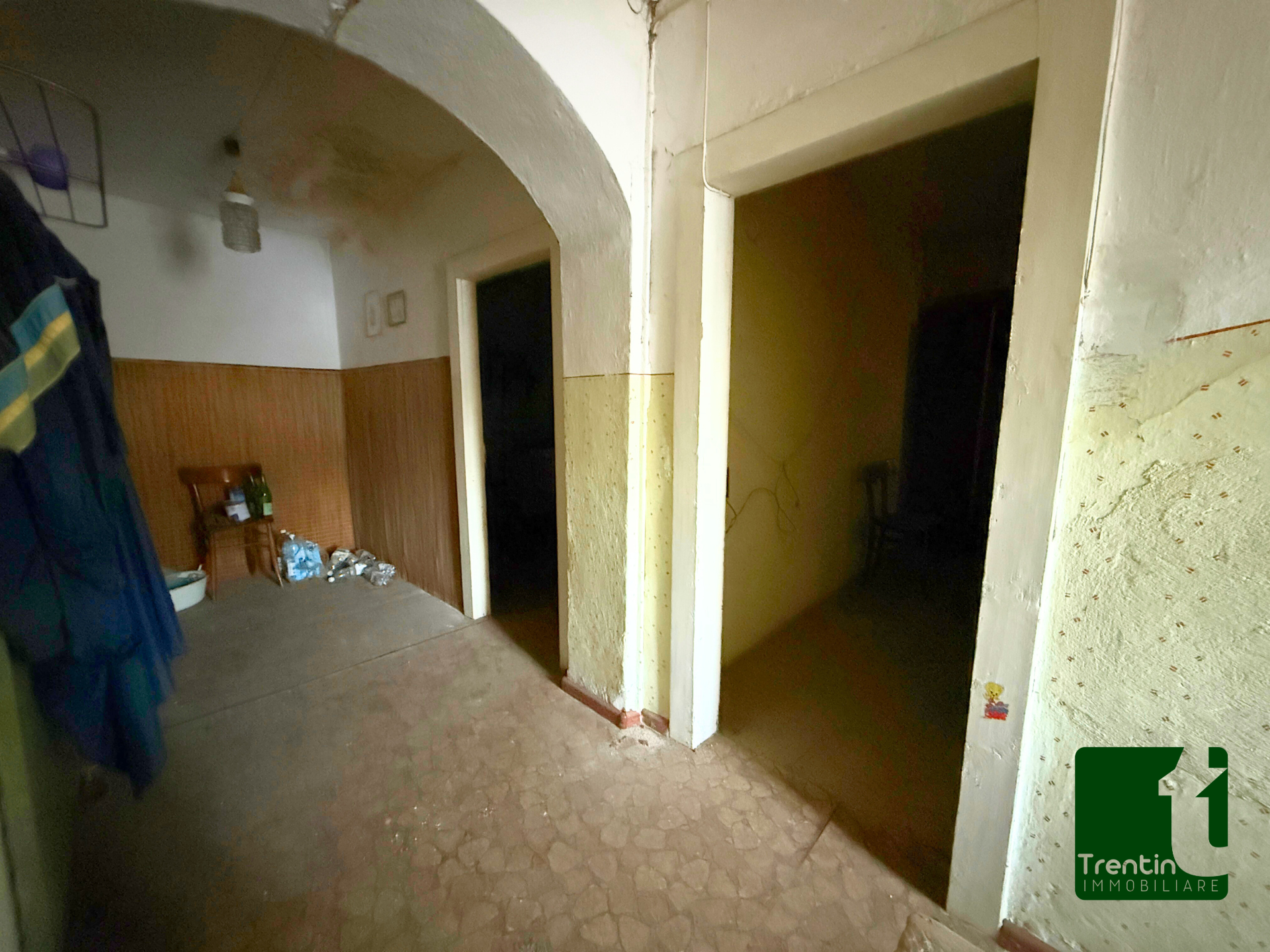 PORZIONE DI CASA DA RISTRUTTURARE