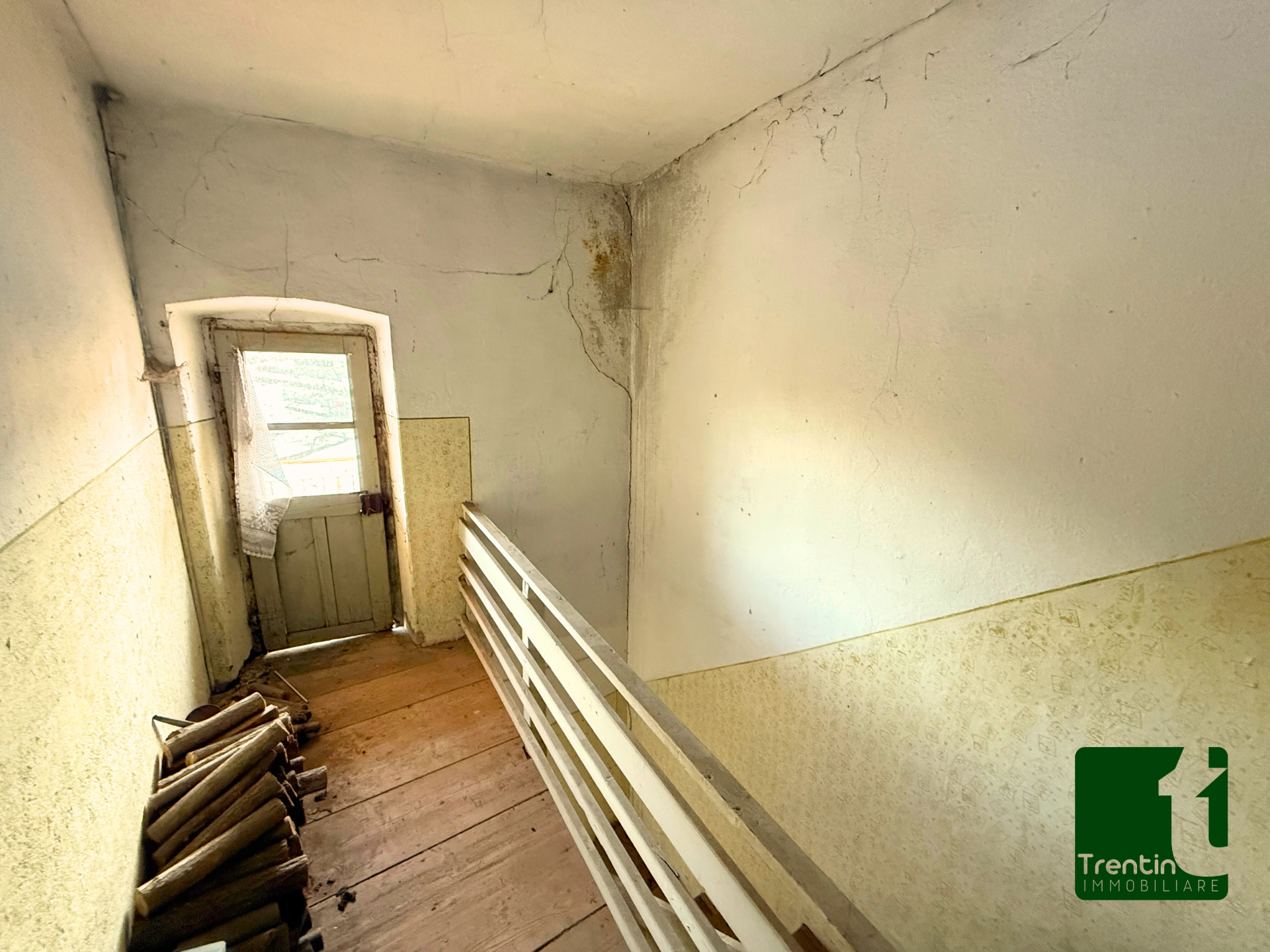 PORZIONE DI CASA DA RISTRUTTURARE