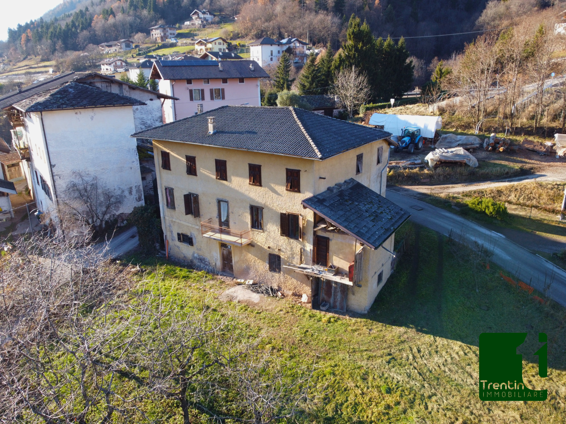 SPAZIOSA VILLA SINGOLA CON GIARDINO