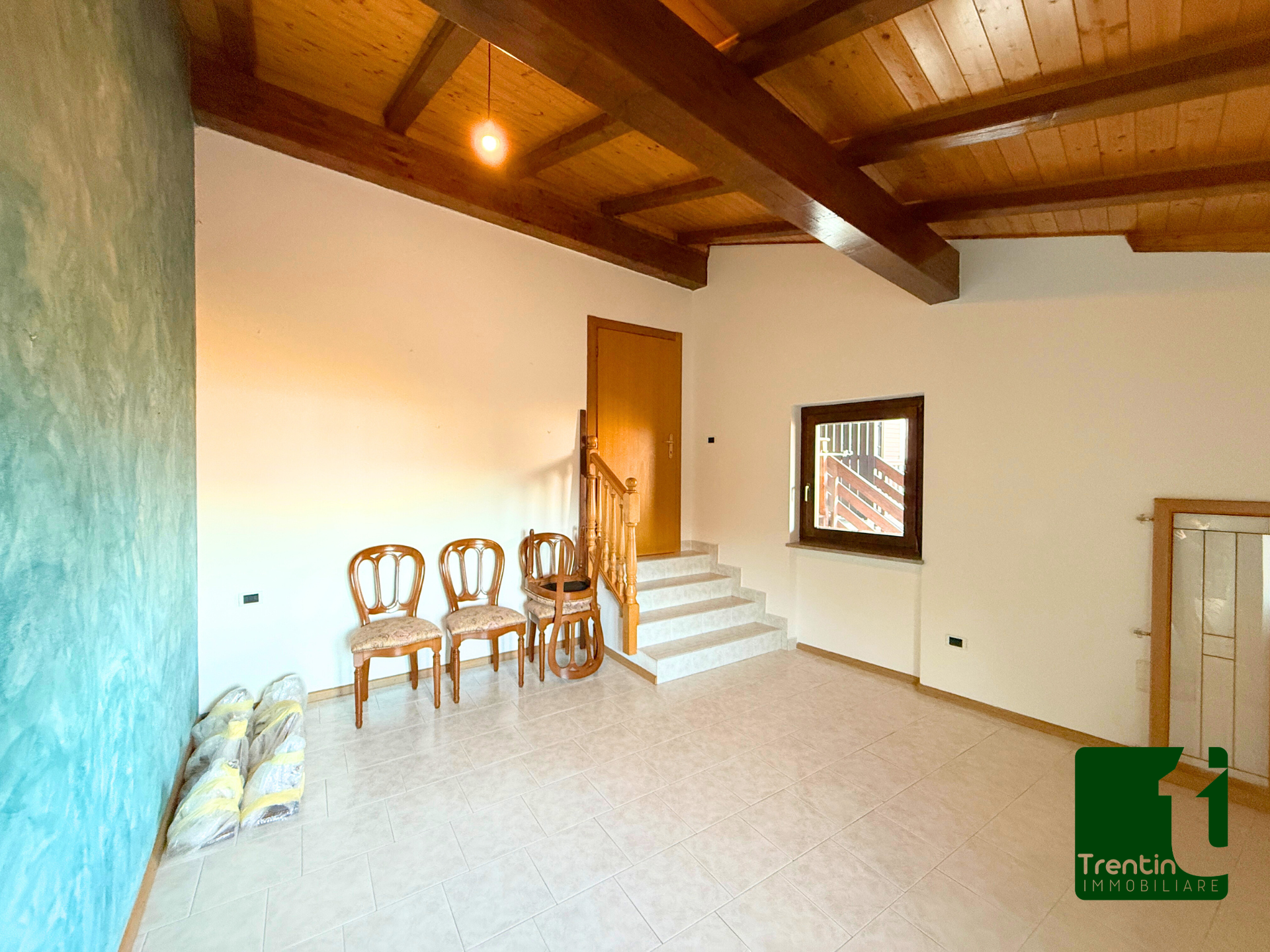 AMPIA PORZIONE DI CASA CON GARAGE