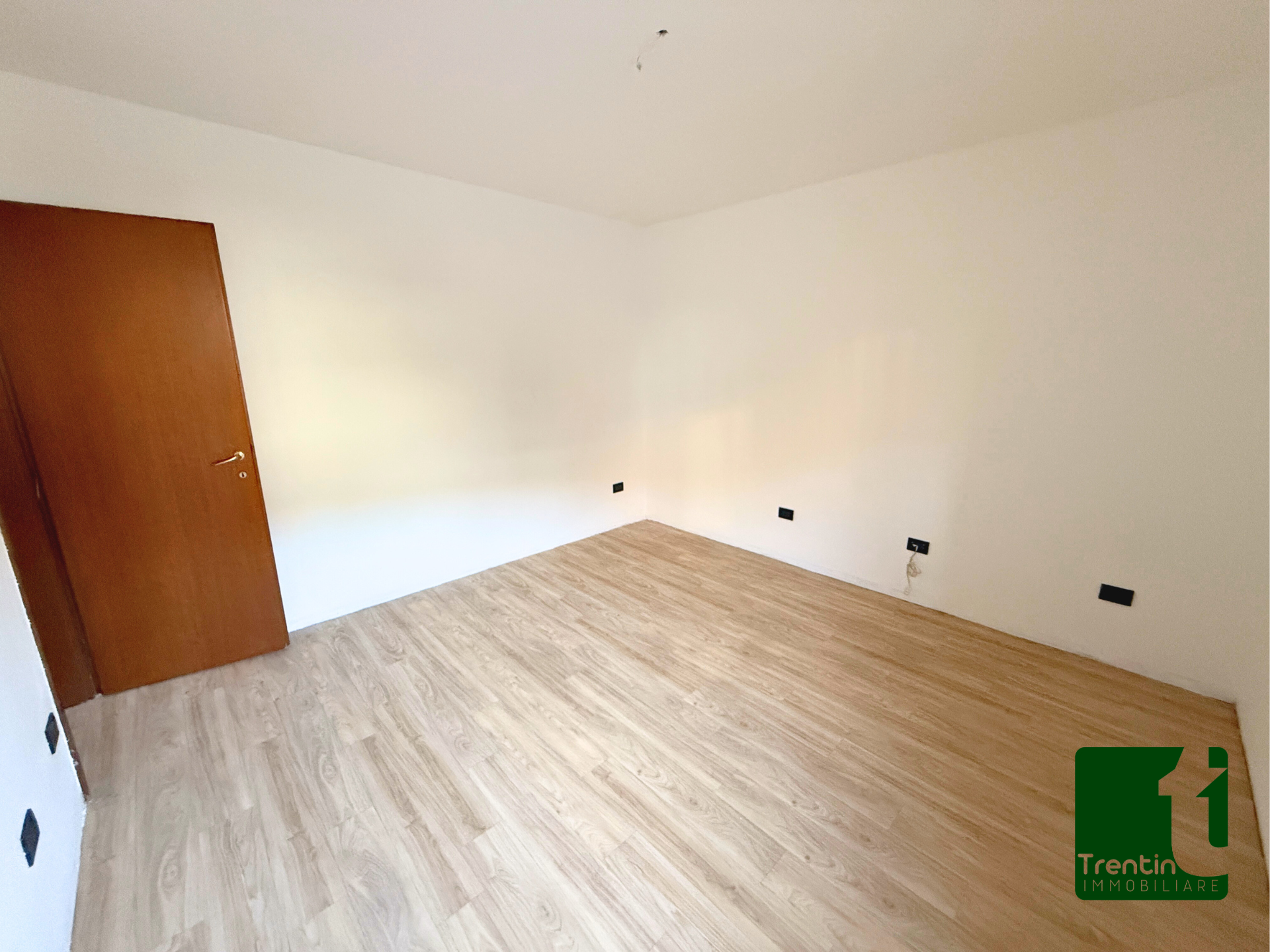 SPAZIOSO DUE STANZE CON GARAGE