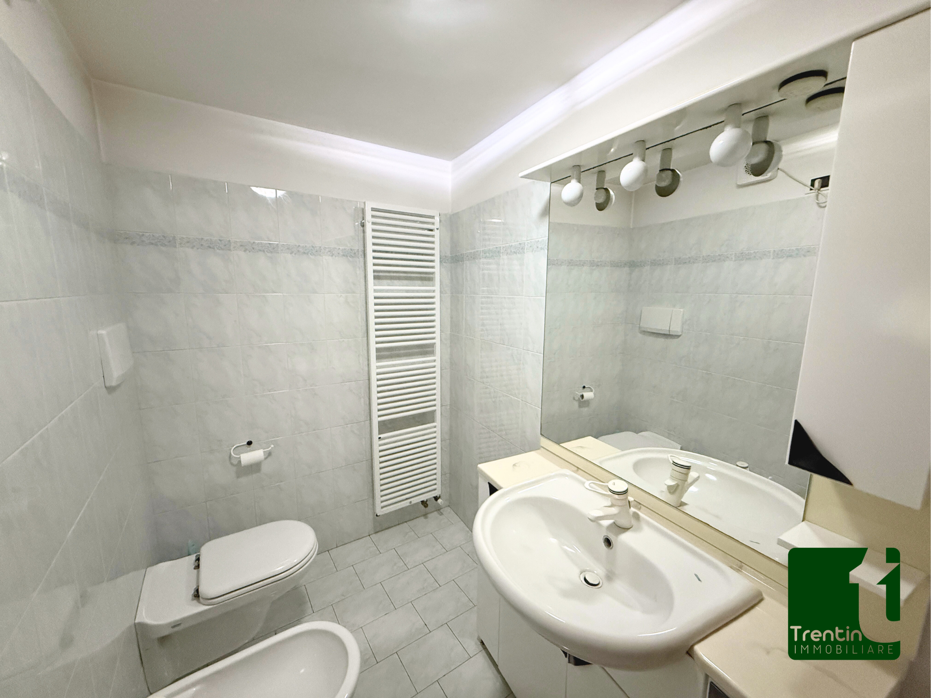 AMPIA PORZIONE DI CASA CON GARAGE