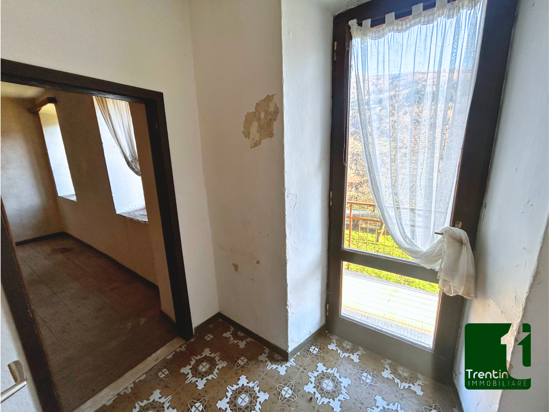 SPAZIOSA VILLA SINGOLA CON GIARDINO