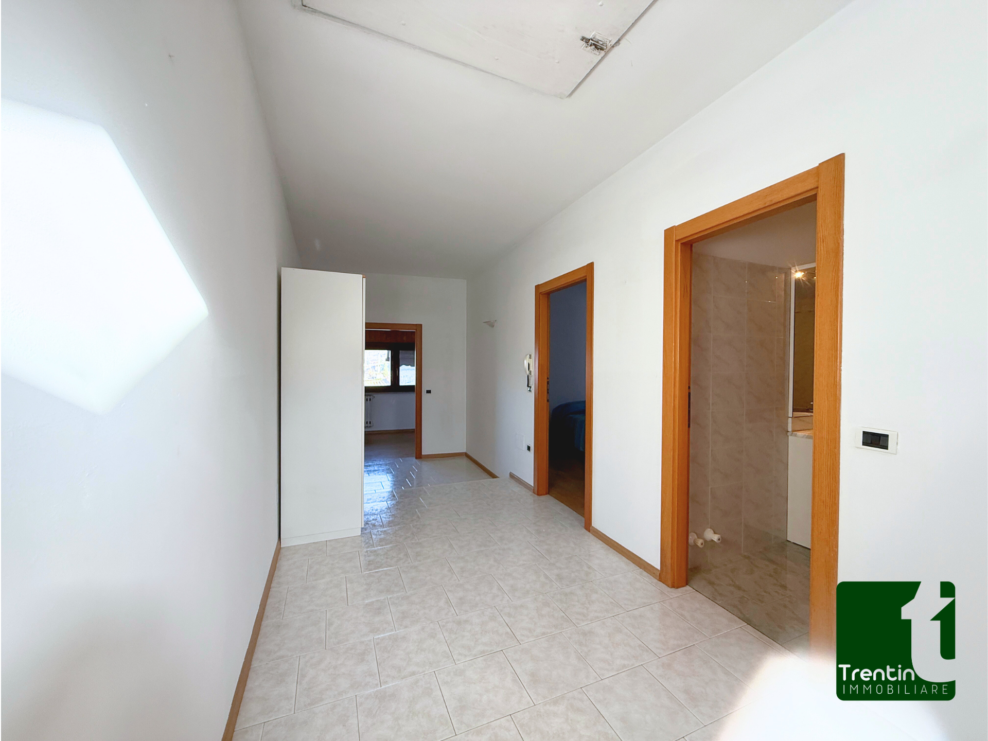 AMPIA PORZIONE DI CASA CON GARAGE