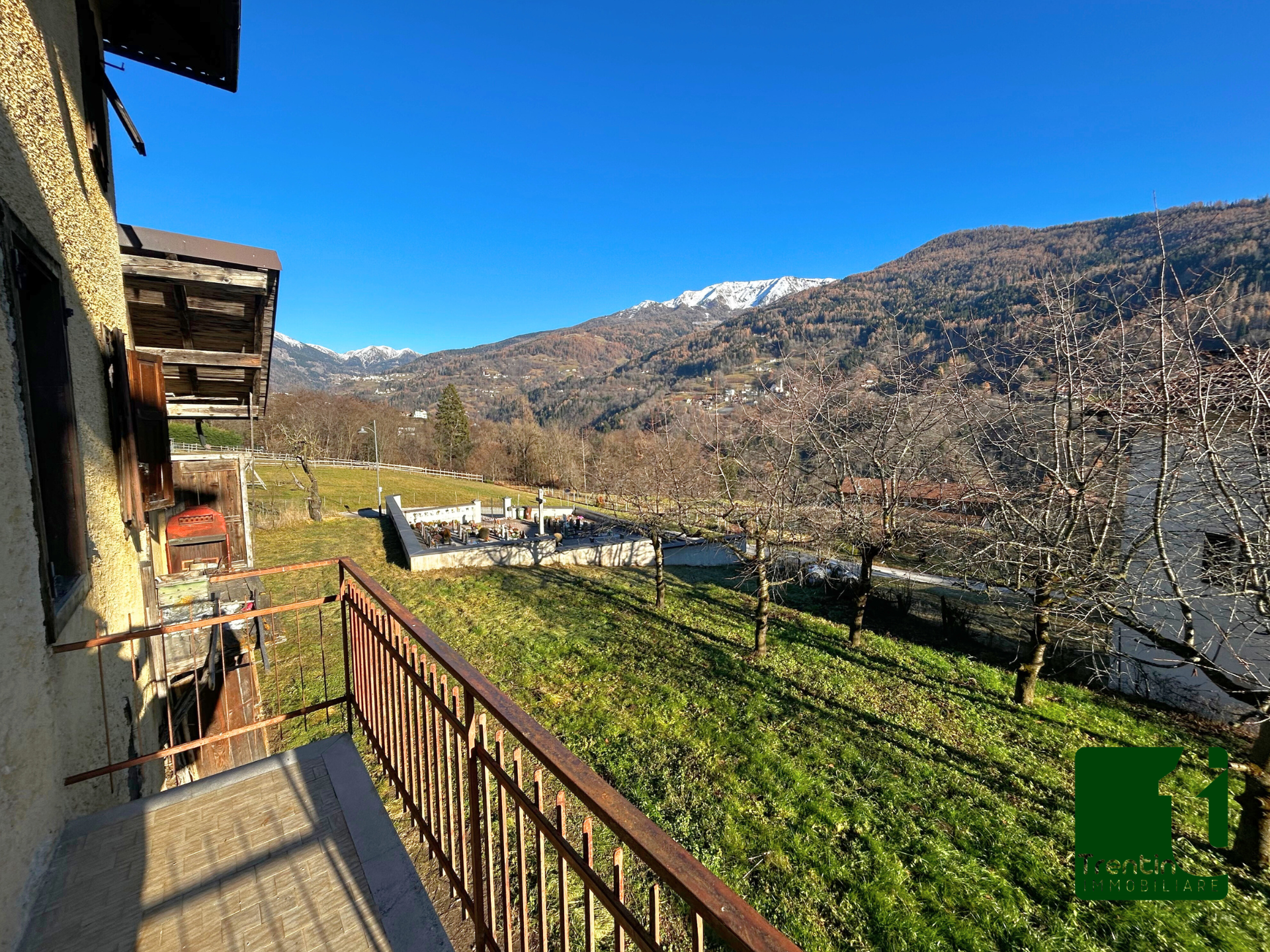 SPAZIOSA VILLA SINGOLA CON GIARDINO