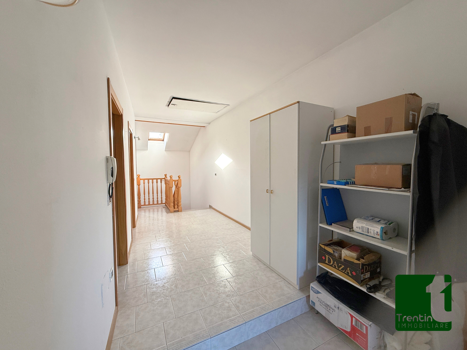 AMPIA PORZIONE DI CASA CON GARAGE