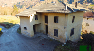 SPAZIOSA VILLA SINGOLA CON GIARDINO