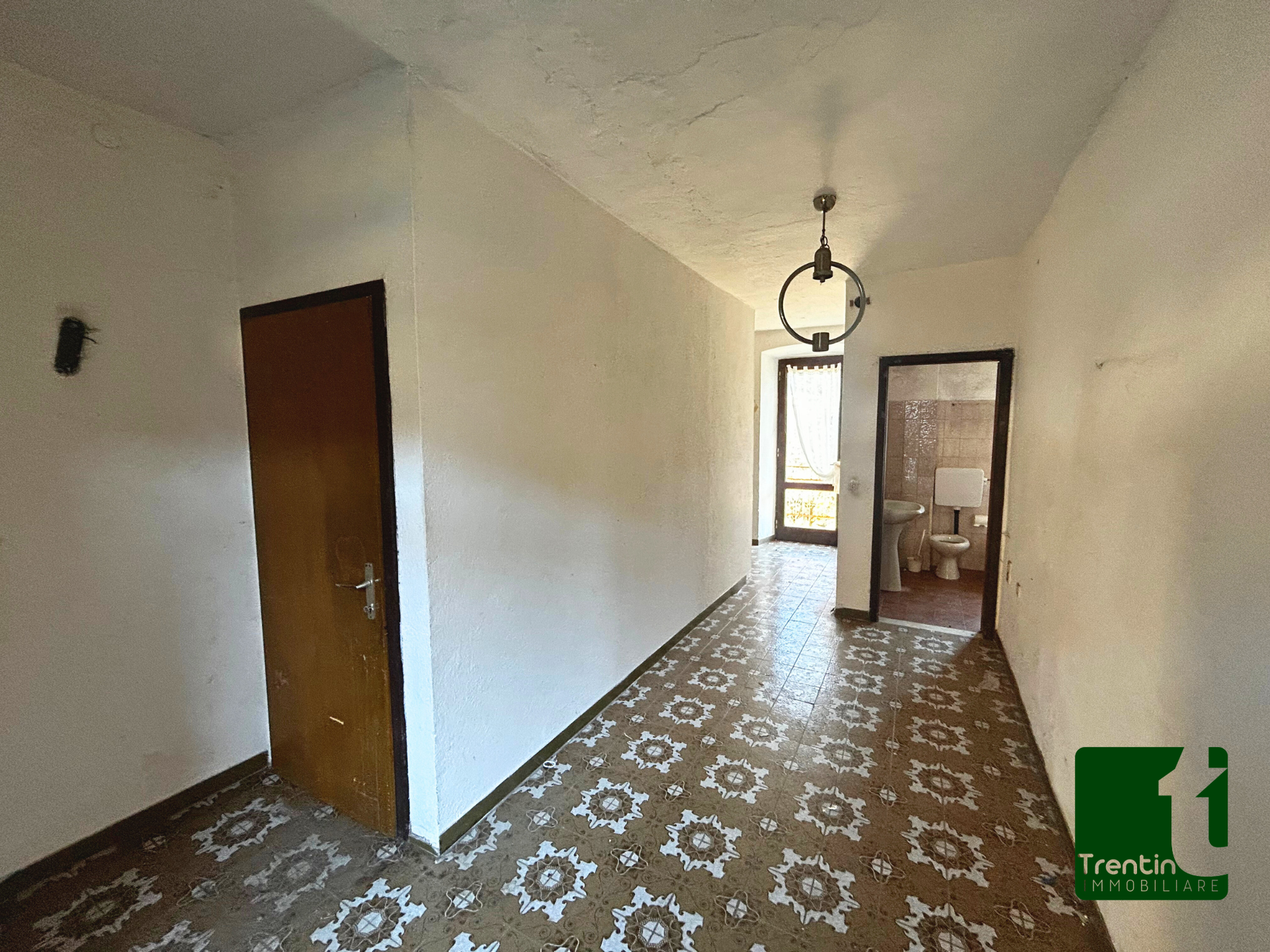 SPAZIOSA VILLA SINGOLA CON GIARDINO