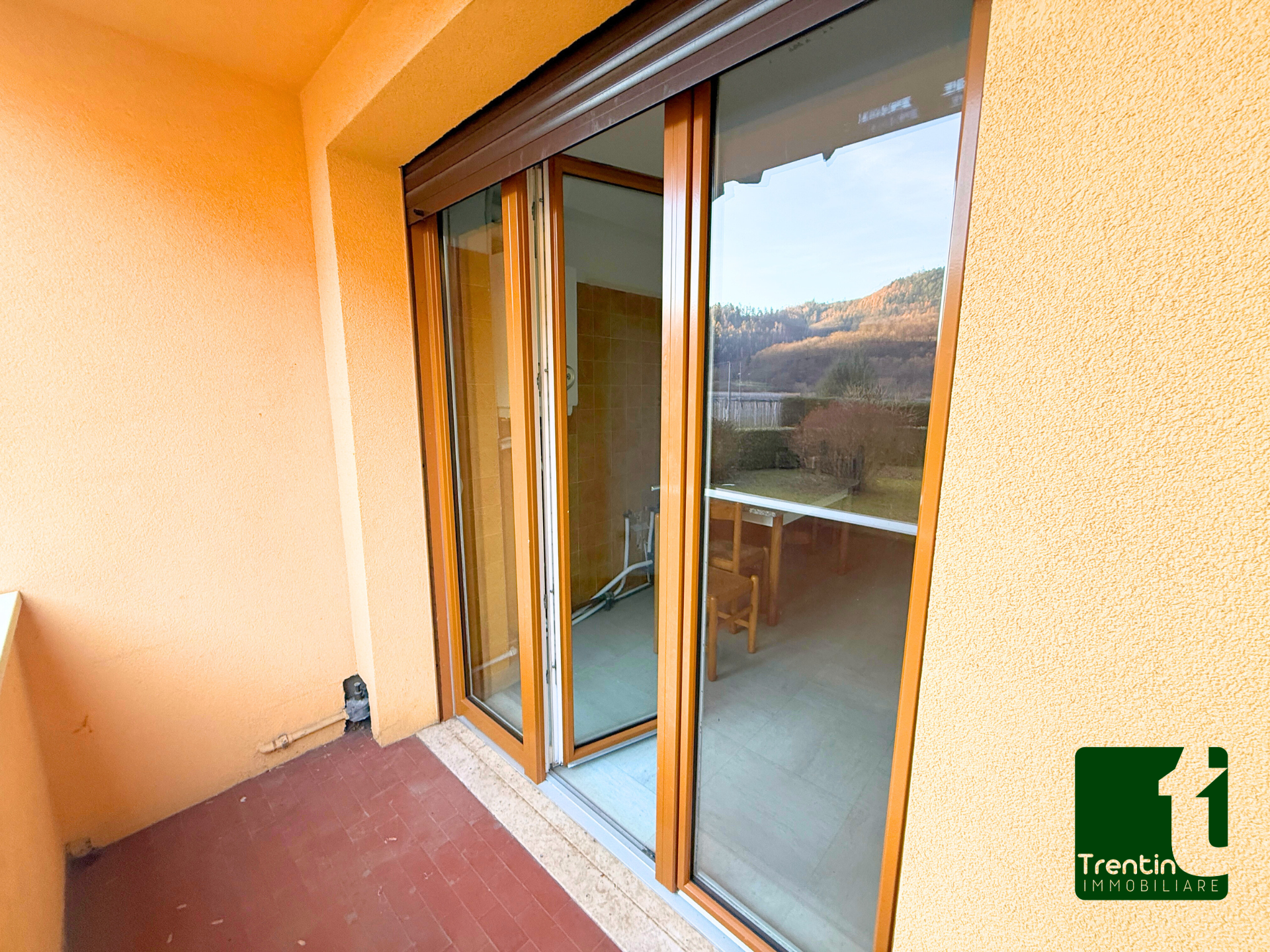 SPAZIOSO DUE STANZE CON GARAGE