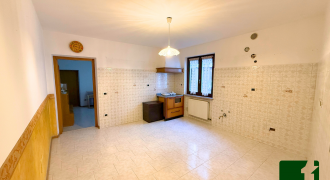 AMPIA PORZIONE DI CASA CON GARAGE