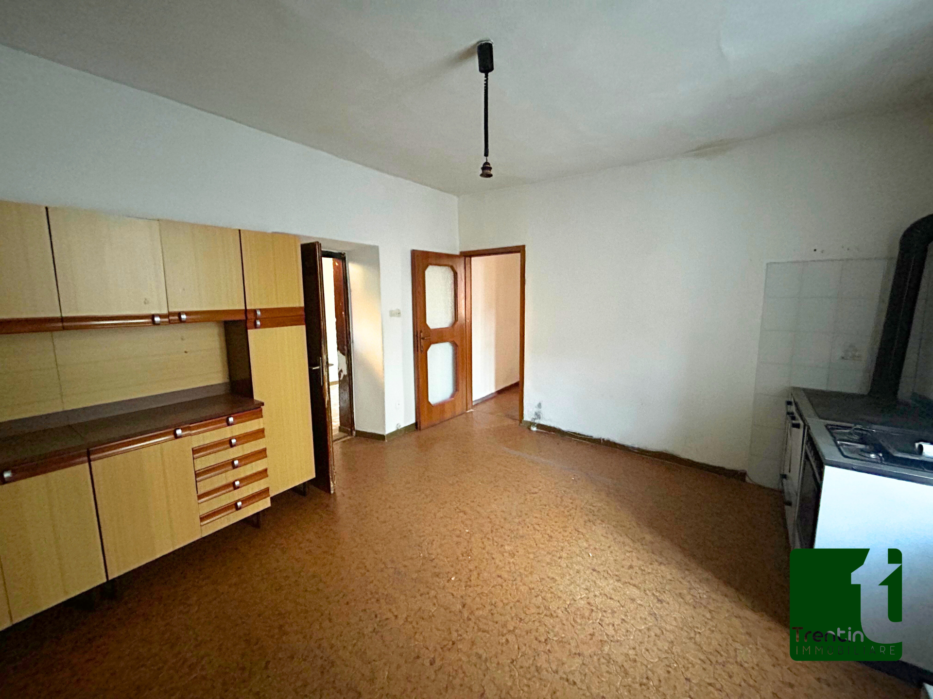 SPAZIOSA VILLA SINGOLA CON GIARDINO