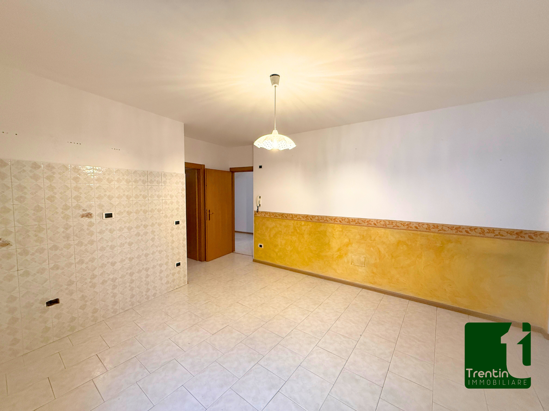 AMPIA PORZIONE DI CASA CON GARAGE