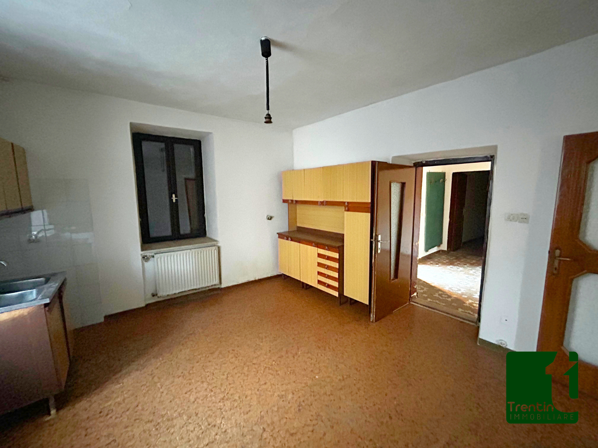 SPAZIOSA VILLA SINGOLA CON GIARDINO