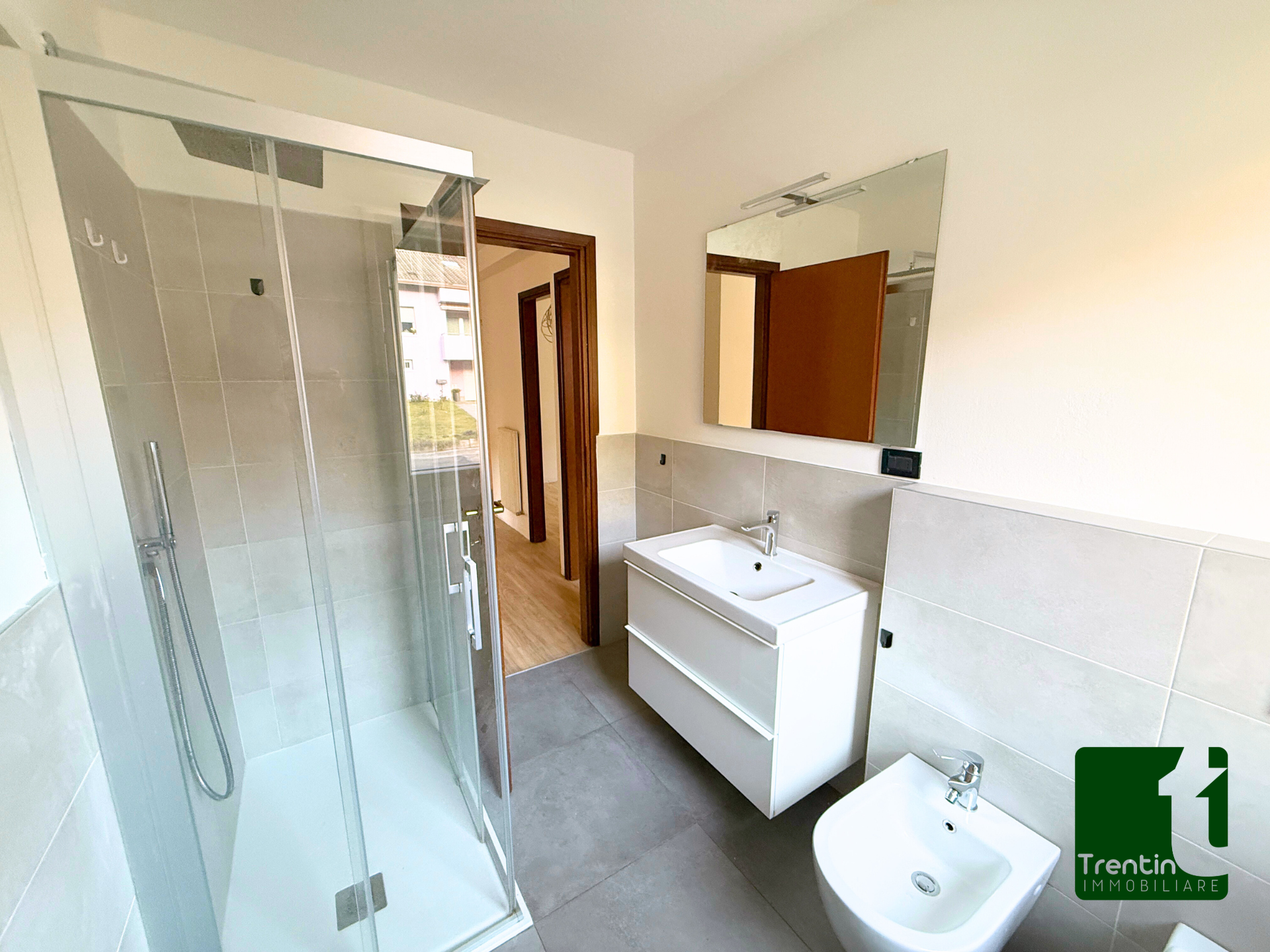 SPAZIOSO DUE STANZE CON GARAGE