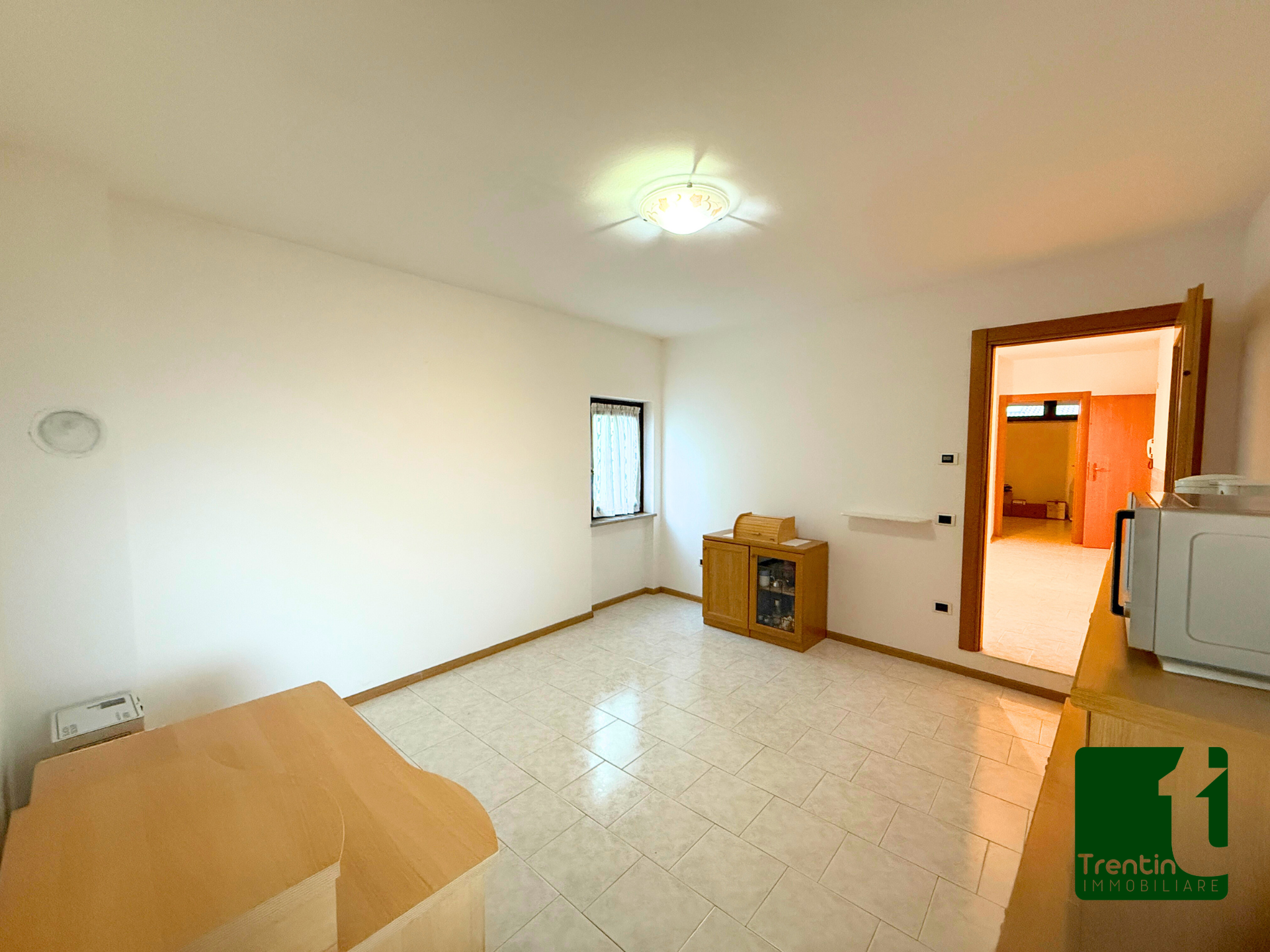 AMPIA PORZIONE DI CASA CON GARAGE