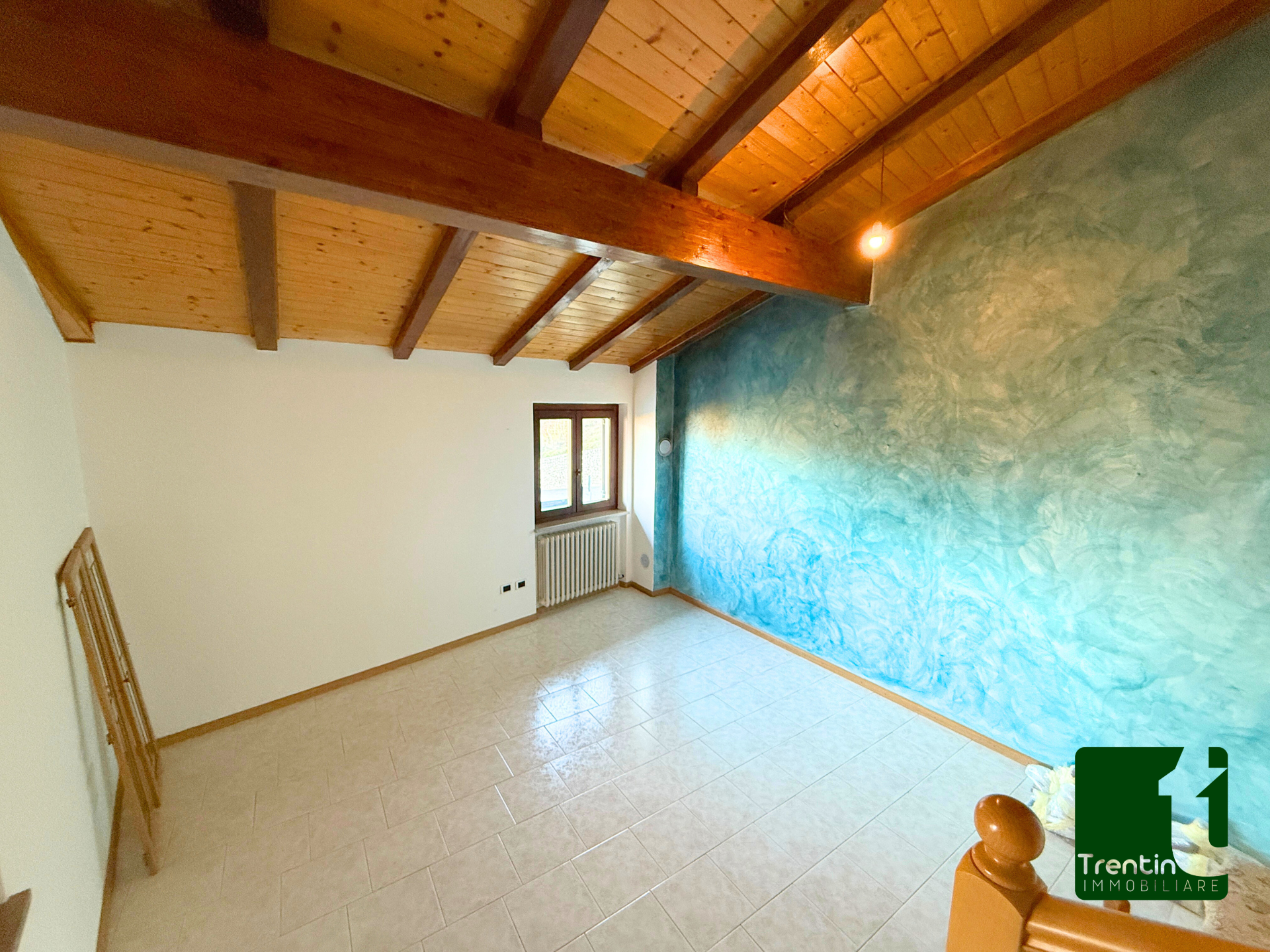 AMPIA PORZIONE DI CASA CON GARAGE