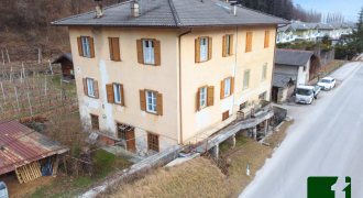 PORZIONE DI CASA DA RISTRUTTURARE